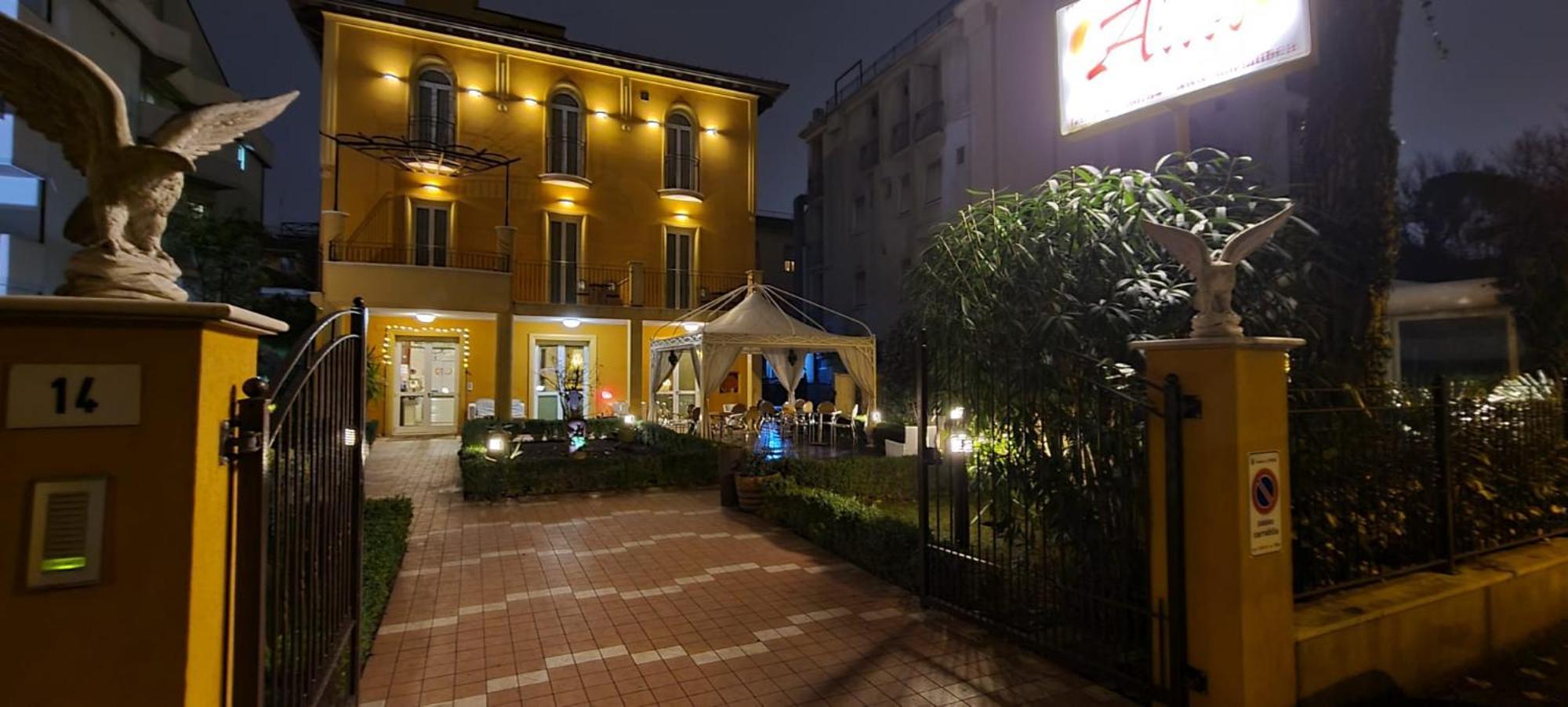 רימיני Hotel Alibi מראה חיצוני תמונה